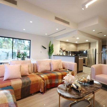 דובאי Stunning 4 Bed Villa, Private Pool, Damac Hills מראה חיצוני תמונה