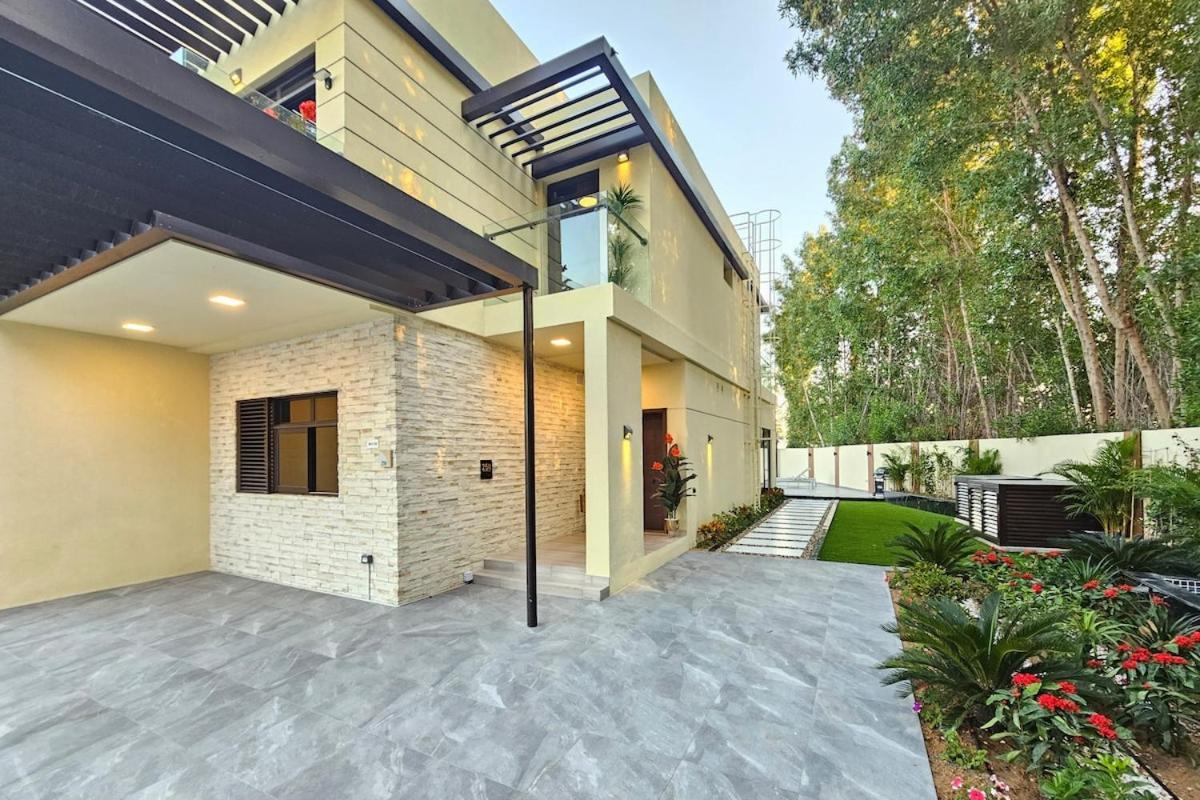 דובאי Stunning 4 Bed Villa, Private Pool, Damac Hills מראה חיצוני תמונה